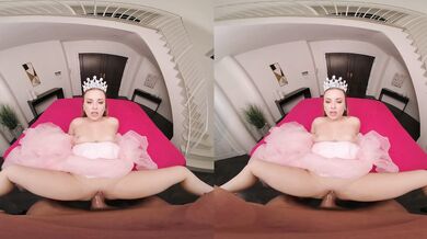 Curvy Princess Rides in a Steamy VR Fantasy /Mature Vr Tube