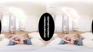 Busty Blonde Slut Gets Wrecked on the Couch / Mature VR Tube