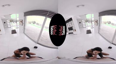 Obedient Luxury Slut Shalina Devine Sinks Her Thirsty Lips on a Hard Dick / MatureVRTube