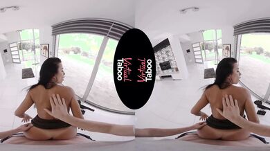 Obedient Luxury Slut Shalina Devine Sinks Her Thirsty Lips on a Hard Dick / MatureVRTube