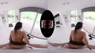 Obedient Luxury Slut Shalina Devine Sinks Her Thirsty Lips on a Hard Dick / MatureVRTube