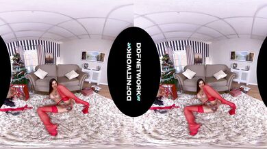 Naughty Christmas Morning: Busty Babe Unwraps Her New Toy! Exclusively on MatureVRTube